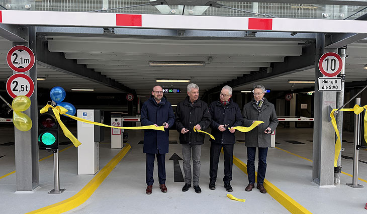 Dr. Bernhard Boeck, Leiter SWM Immobilienm OB Dieter Reiter, P+R Geschäftsführer Wolfgang Großmann, und Mobilitätsreferent Georg Dunkel eröffneten "Münchens schönstes Parkhaus" - die neue P+R Anlage Neuperlach Süd  am 11.03.2024 (©Foto: Martin Schmitz)